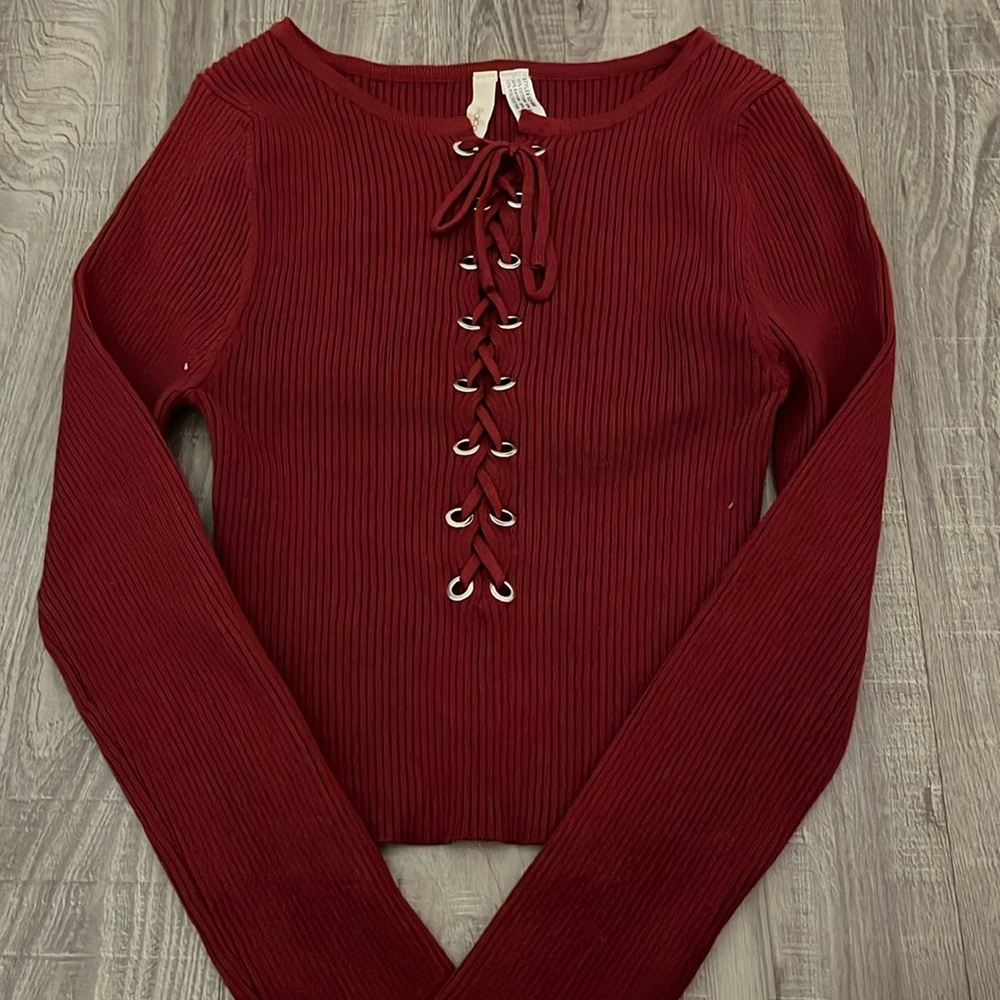 Cropped burgundy sweater
